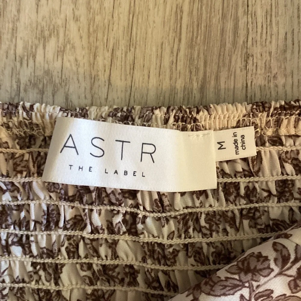 Astr Floral Square-Neck Puff Sleeve Top in Cream and Brown - Picture 4 of 5